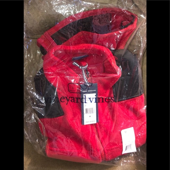 NWT, Vineyard Vines, men’s fleece vest medium - Picture 6 of 6
